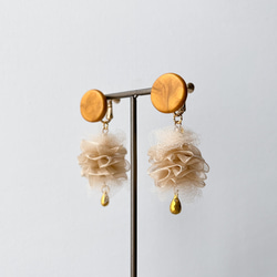 ポリマークレイ × シフォンチュール costume jewelry イヤリング -gold- 3枚目の画像