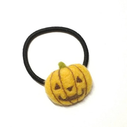 ハロウィンかぼちゃに座ったゆる柴犬 羊毛フェルト 犬 羊毛