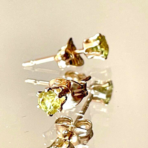 再入荷☆k14gf 【希少石】7月誕生石 スフェーンのプチスタッドピアス