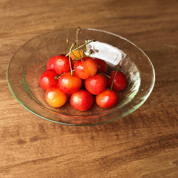 在庫限り：リサイクルガラスの食器　スープ皿　ライトグリーン(φ17.5cm) 2枚目の画像