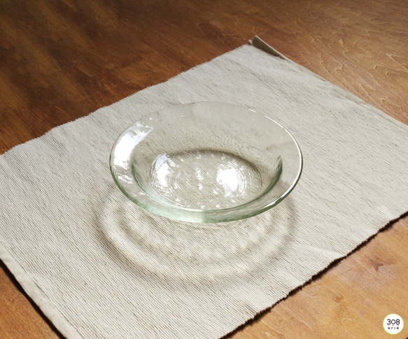 在庫限り：リサイクルガラスの食器　スープ皿　ライトグリーン(φ17.5cm) 1枚目の画像