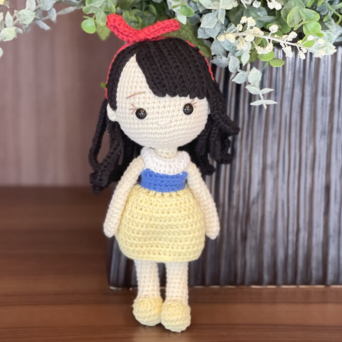 毛糸 編み物 可愛い女の子 お誕生日 プレゼント ２号 人形のあみぐるみ
