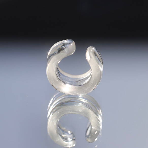 Ear cuff（Clear）：波動玉® 【受注生産】ガラスイヤーカフ 8枚目の画像