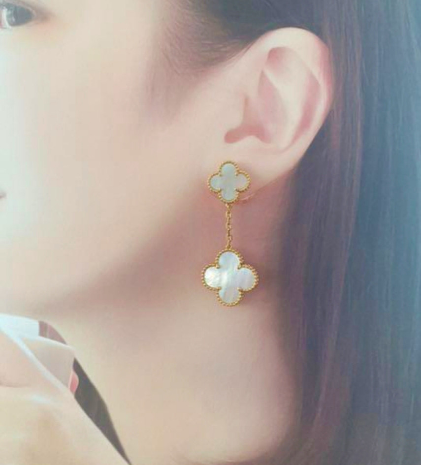 送料無料 高級天然白蝶貝クローバーロングピアス 18金メッキ