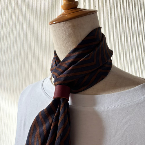 すべりにくい「革製のスカーフリング・バンダナリング」 スカーフ