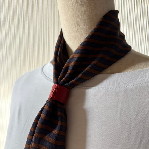 すべりにくい「革製のスカーフリング・バンダナリング」 スカーフ