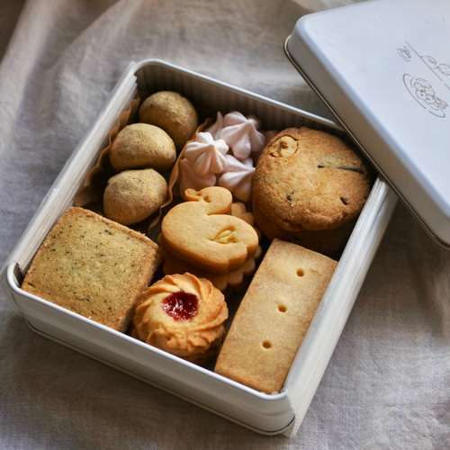 クッキー缶 Miracle Cat Cookie Tin (神様のいたずらネコクッキー缶