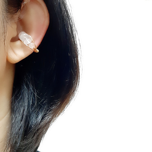 天然石 ローズクォーツ の シンプルなワイヤー イヤーカフ 片耳用