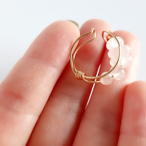 天然石 ローズクォーツ の シンプルなワイヤー イヤーカフ 片耳用