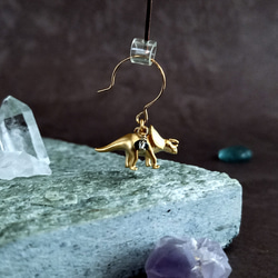 ステゴザウルス】恐竜 ピアス(片耳)ゴールド ピアス（フック・チェーン