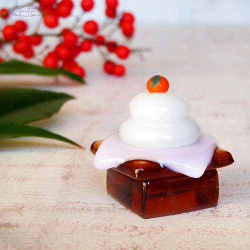 鏡餅と三宝、台座ガラス細工ミニチュア