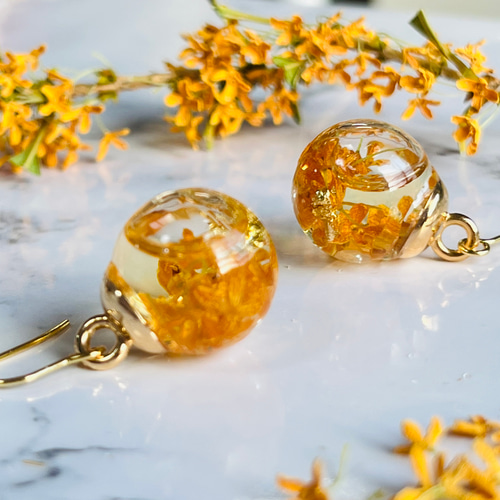 No.6 ハンドメイドアクセサリー イヤリング 金木犀 ガラスドーム No.6