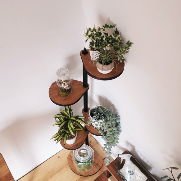 角にも置けるしずくのスタンドシェルフ  4段タイプ 【 ブラウン】 / 360度回転  / 植物 / 完成品 5枚目の画像