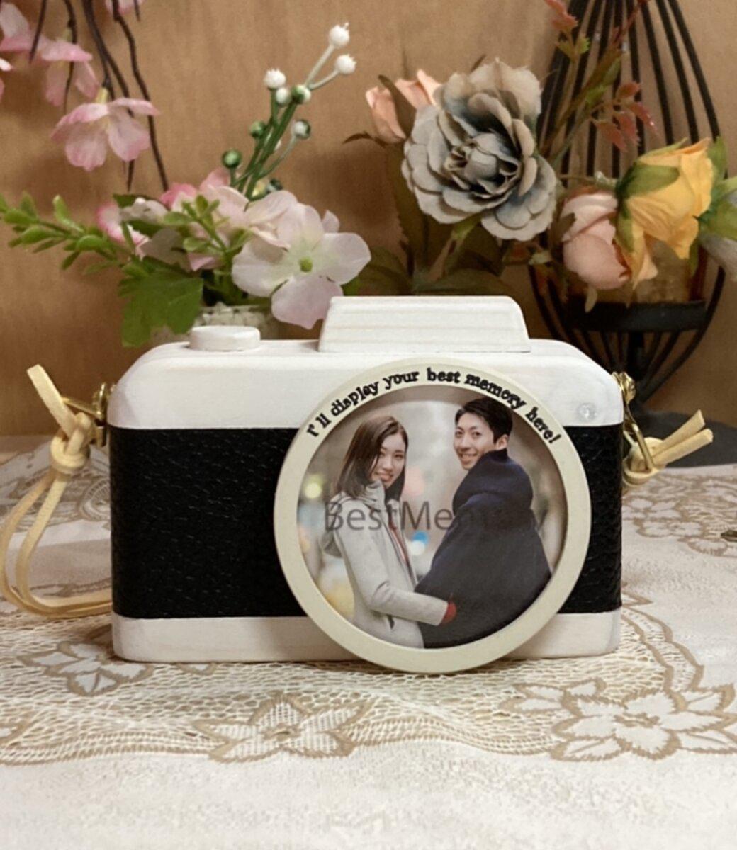 新作2026 ホワイトウッドとブラックフェイクレザーが映えるカメラ型フォトフレーム