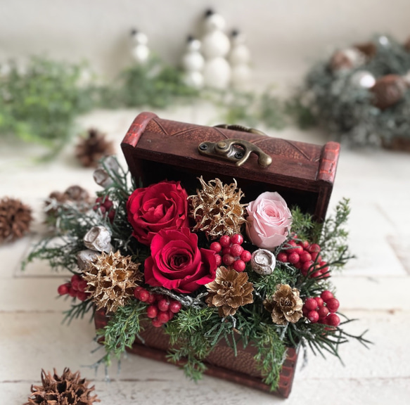 【Creema限定】聖夜を彩るまっかなバラの宝箱アレンジメント＊プリザーブドフラワー 2枚目の画像