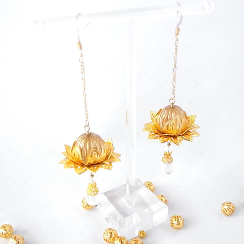ピアス　ゴールド蓮の花　大ぶり　大振り　大きめ　涼しげ　夏　和風　アジアン ピアス ゴールド蓮の花 大ぶり 大きめ 大振り 夏 和風 涼しげ