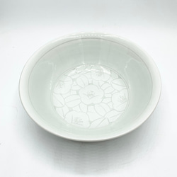 麺鉢（白彫り椿） 2枚目の画像