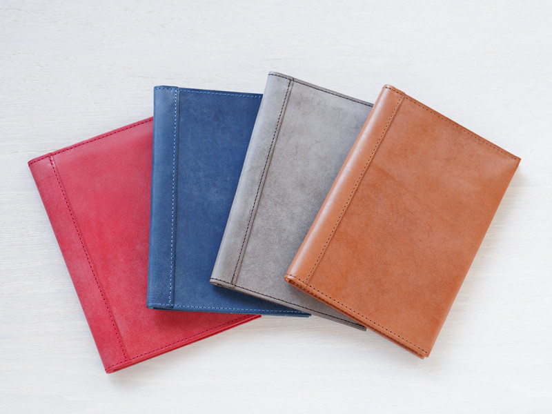 レザークリニックケース｜保険証も診察券もスマートにまとまる