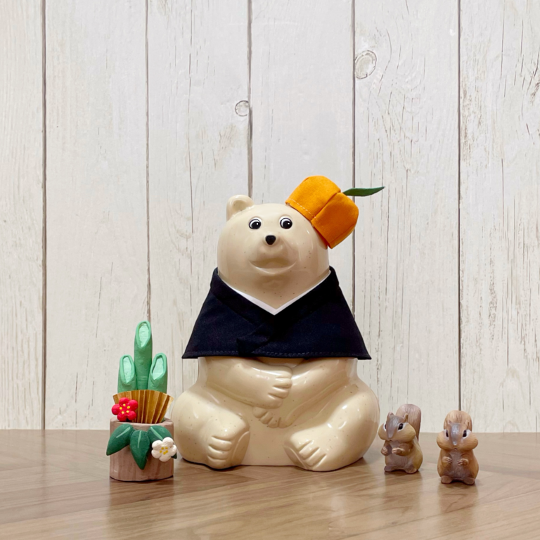 しろくま貯金箱 お正月 鏡もち サイズ比較 kukka ｸｯｶ ▶︎ しろくま貯金箱やノルディカニッセと楽しめる