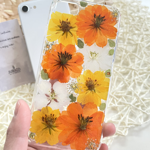 2025激安通販 オレンジとイエローの黄花コスモスの押し花スマホケースiphone iPhoneアクセサリー