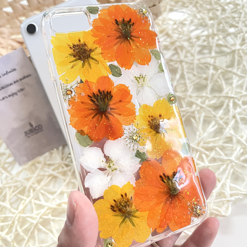 オレンジとイエローの黄花コスモスの押し花スマホケースiphone