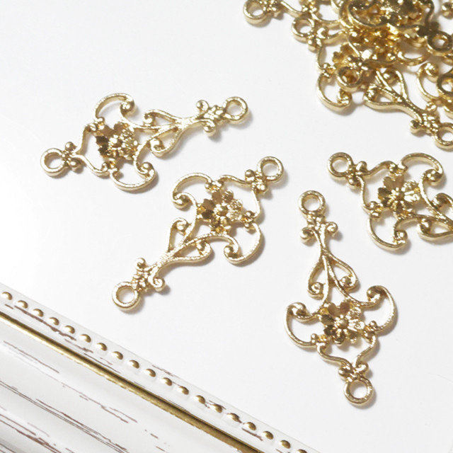 アンティーク　金彩　花紋　飾り花入れ