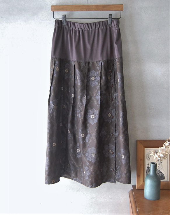大島紬　華紋柄のボタン開きスカート　着物リメイク 3枚目の画像