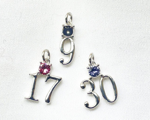【MEJURI】Diamond Number Charm ナンバーチャーム★数字のみ 本日ご紹介致しますのは大人気のグリッターネックレスにNo