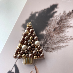 ビーズ刺繍ブローチ　クリスマスツリー　ブラウンパール　大人　ビジュー 3枚目の画像
