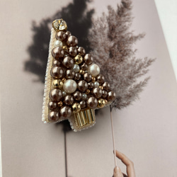 ビーズ刺繍ブローチ　クリスマスツリー　ブラウンパール　大人　ビジュー 5枚目の画像