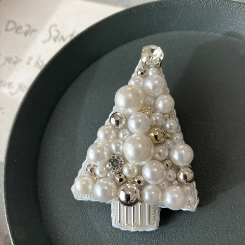 ビーズ刺繍ブローチ クリスマスツリー ホワイトパール ブローチ happa