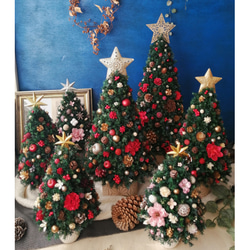 [31cmレッド]本物のヒムロスギとたっぷりの木の実で作る北欧風卓上クリスマスツリー 13枚目の画像