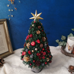 [31cmレッド]本物のヒムロスギとたっぷりの木の実で作る北欧風卓上クリスマスツリー 9枚目の画像