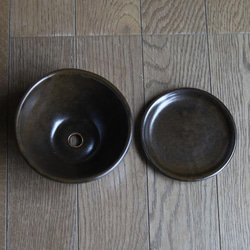 濃い茶色い陶器の植木鉢 (セミマット) (ボールタイプ) (ダークブラウン) (受け皿付き) 11枚目の画像