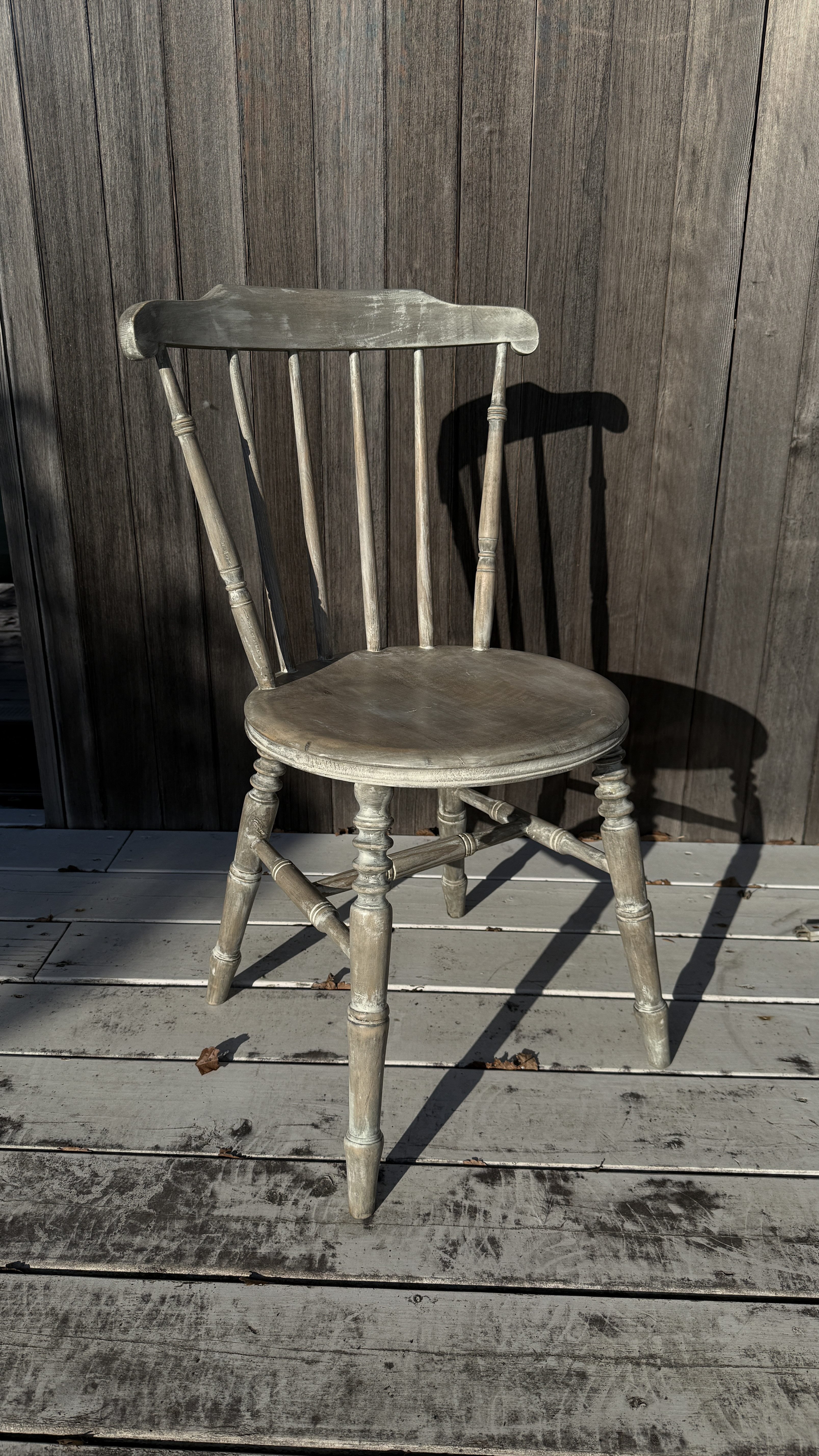 古き佳き家具をアンティーク風に塗装・再加工でリメイクします