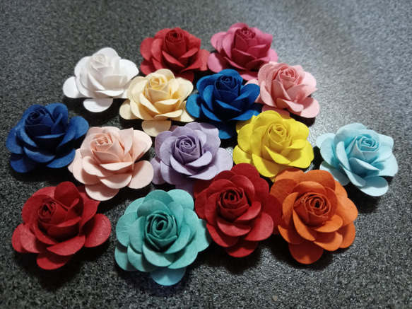 ペーパーフラワー詰め合わせ　20個  葉20個　クラフトパンチ　薔薇　花　立体　カード　　約1.5～3㎝ローズ２㎝ 13枚目の画像