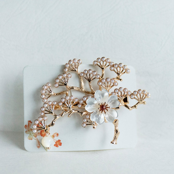白蝶貝シェル花と松枝のかんざし　U字ORヘアクリップ　ヘアアクセサリー　和装髪飾り　松と桜 13枚目の画像
