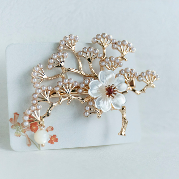 白蝶貝シェル花と松枝のかんざし　U字ORヘアクリップ　ヘアアクセサリー　和装髪飾り　松と桜 15枚目の画像
