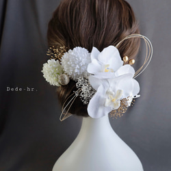 胡蝶蘭と菊　髪飾り　マム ホワイト　ゴールド　白無垢 1枚目の画像