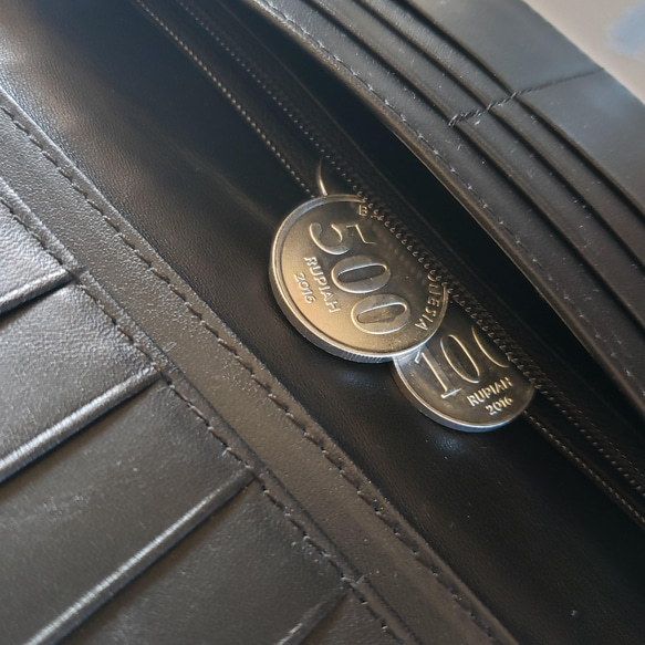クロコダイル革 レディース・メンズ財布 二つ折り財布　ブラック　内部革ブラック　 8枚目の画像