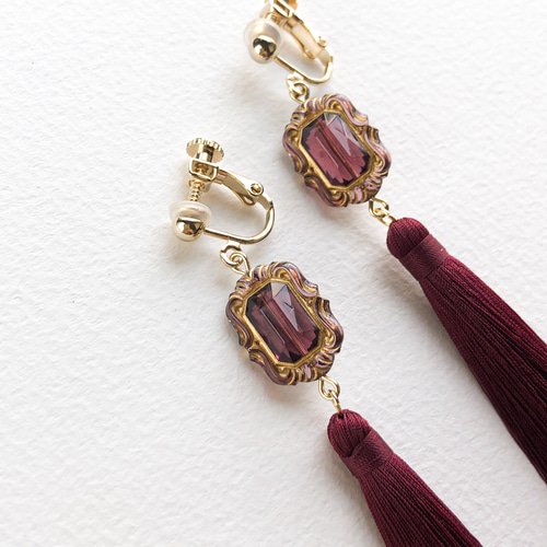 【1257】エレガントな赤いタッセルピアス／ボルドー 1257】エレガントな赤いタッセルピアス／ボルドー