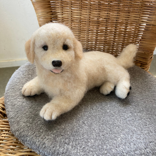受注制作】ゴールデンレトリバー仔犬(伏せ) 羊毛フェルト 受注制作】ゴールデンレトリバー仔犬(伏せ) 羊毛フェルト