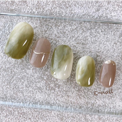 抹茶ラテ ネイルチップ 夏ネイルのネイルデザイン - 𓊆 2色だけでかんたんにできる𓊇抹茶