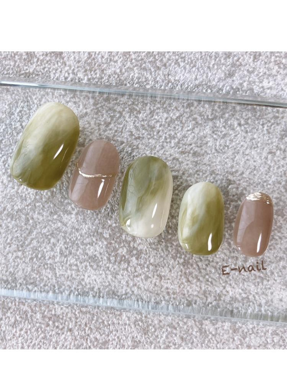 抹茶ラテ ネイルチップ 抹茶ラテのニュアンスネイルチップ · · · · こんばんは🤲🏻 今回