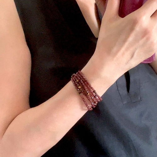 ボルドーカラーのガーネットとタイガーアイのロングネックレス兼  