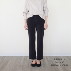 【ニットのように軽くやわらかくて、暖かい】上質なニットコーデュロイパンツ　美シルエット　チャコールグレー 3枚目の画像