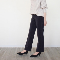 【ニットのように軽くやわらかくて、暖かい】上質なニットコーデュロイパンツ　美シルエット　チャコールグレー 5枚目の画像