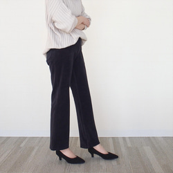 【ニットのように軽くやわらかくて、暖かい】上質なニットコーデュロイパンツ　美シルエット　チャコールグレー 4枚目の画像