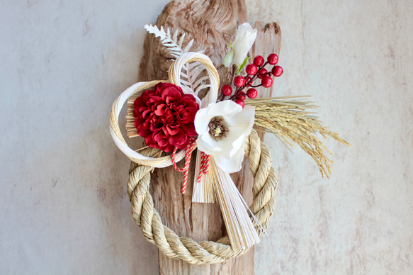 【しめ縄】ダリアと木蓮の紅白モダンしめ縄 4枚目の画像