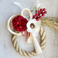 【しめ縄】ダリアと木蓮の紅白モダンしめ縄 3枚目の画像